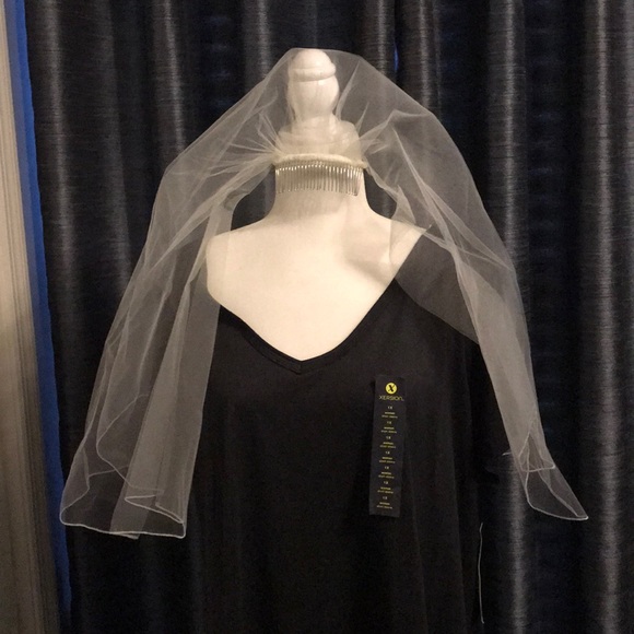 Bridal Veil. EUC - Picture 3 of 4